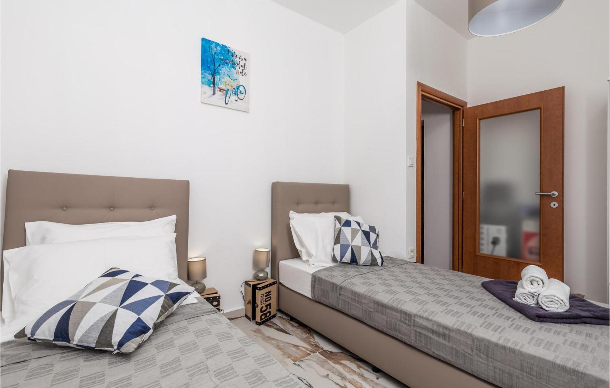 2 Bedroom Amazing Apartment In Rijeka Exterior photo