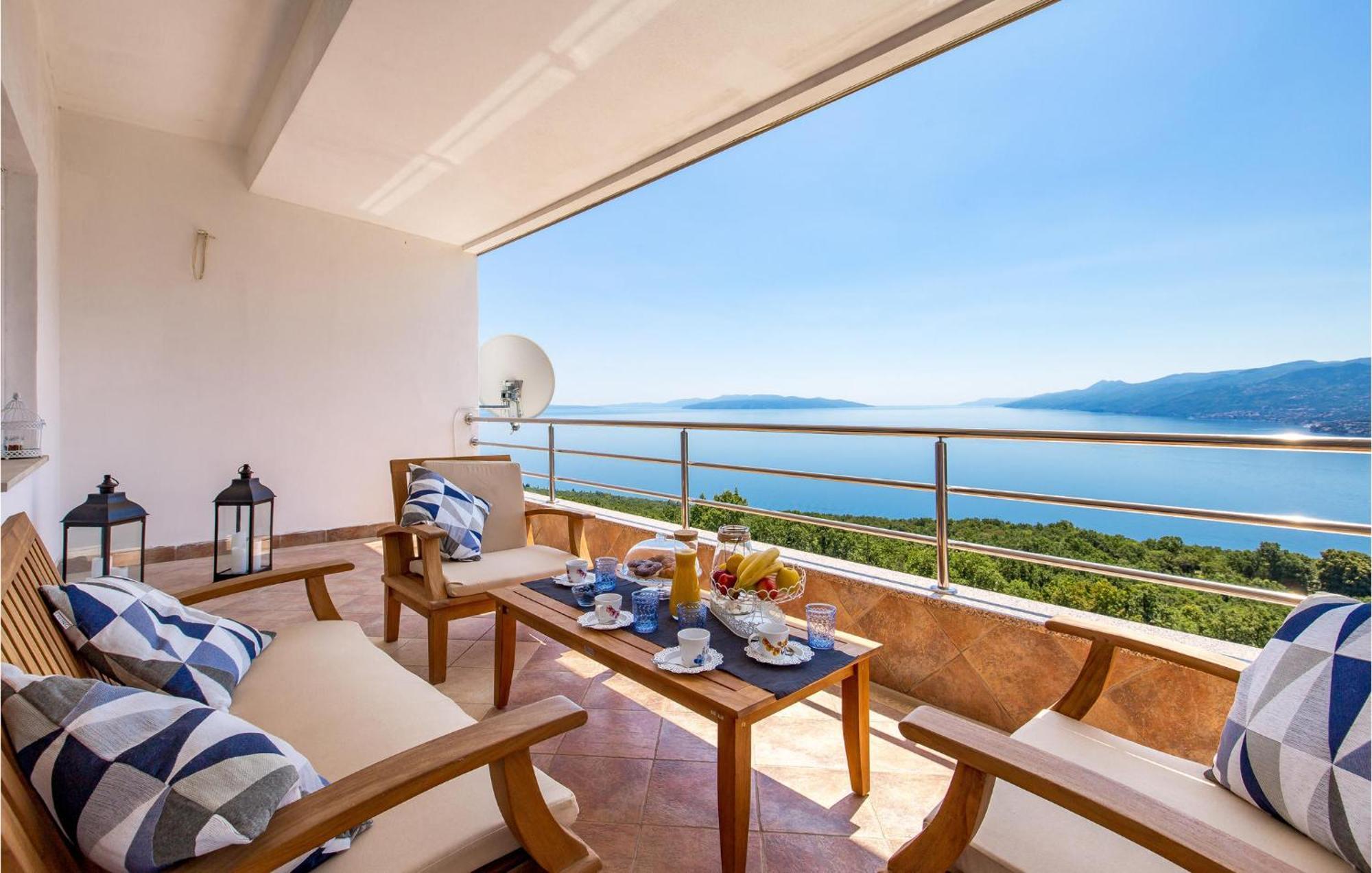 2 Bedroom Amazing Apartment In Rijeka Exterior photo